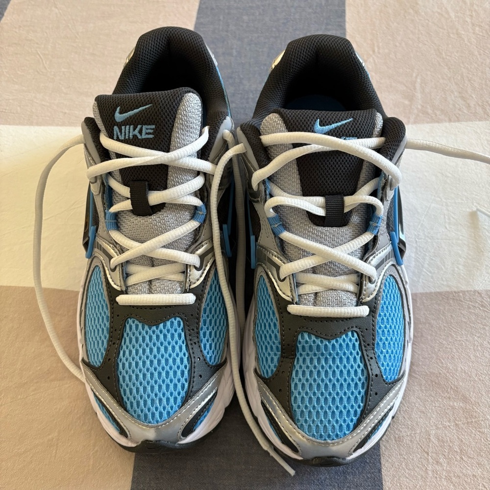 Nike V5 RNR Women's Size 8 University Blue and Silver Like New - Picture 2 of 6